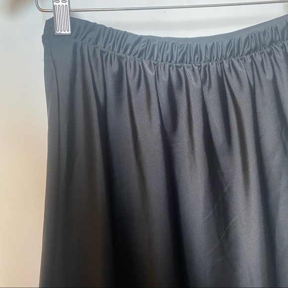 Satin-like‎ Midi Skirt Black Medium - Picture 7 of 7